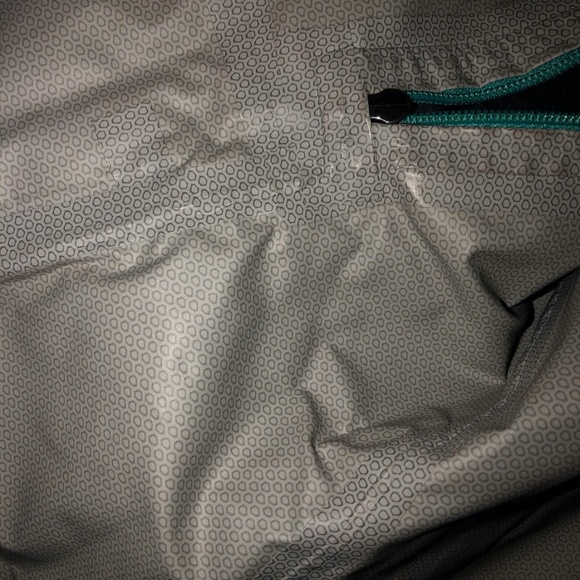 Patagonia Women's Torrentshell 3L Rain Jacket - Picture 2 of 5